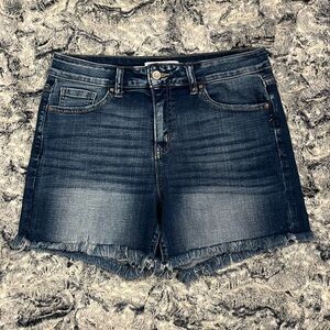 Zenana Women’s Frayed Hem Shorts. Style DOP-1588A